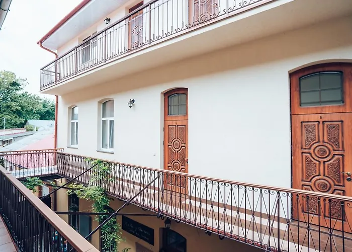 Wonderful Flat On Center